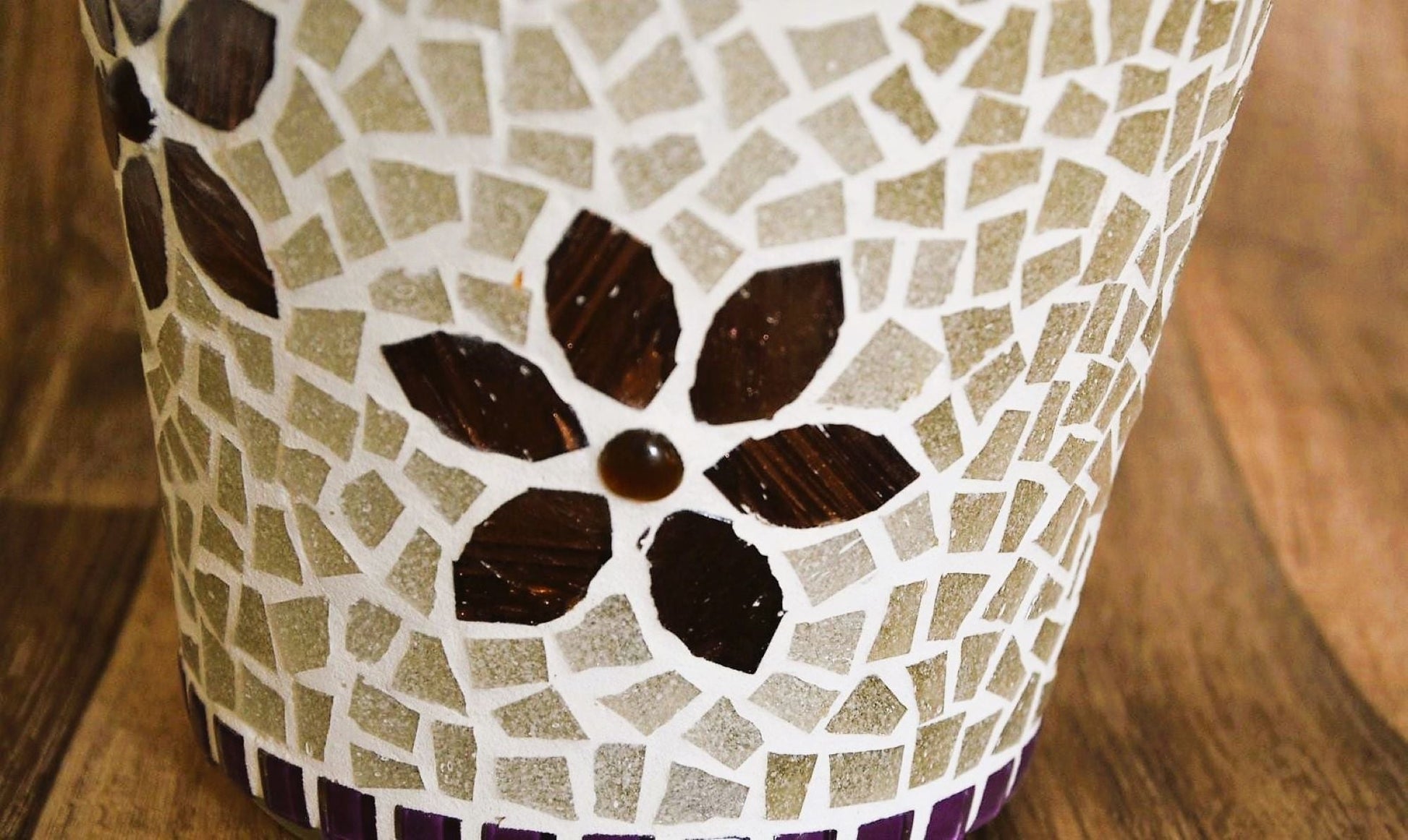 Handgemachtes Mosaik Windlicht lila nebelgrau 16 cm hoch Kerzenhalter Übertopf - Mosaikkasten aus alt mach neu dekoidee