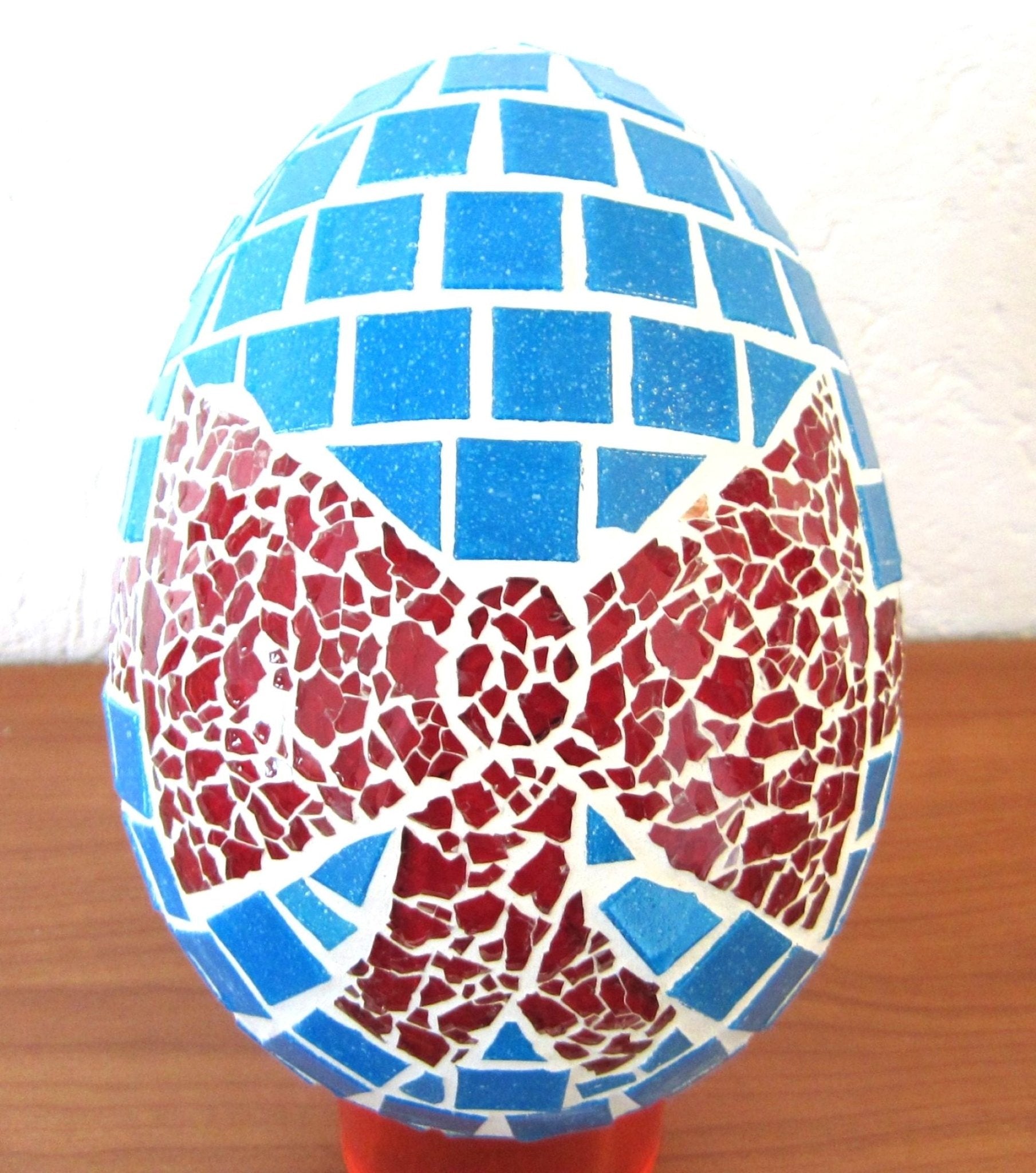 Handgemachtes Osterei blau oder grün mit Roter Schleife 20 cm hoch Mosaikei - Mosaikkasten Abverkauf blau