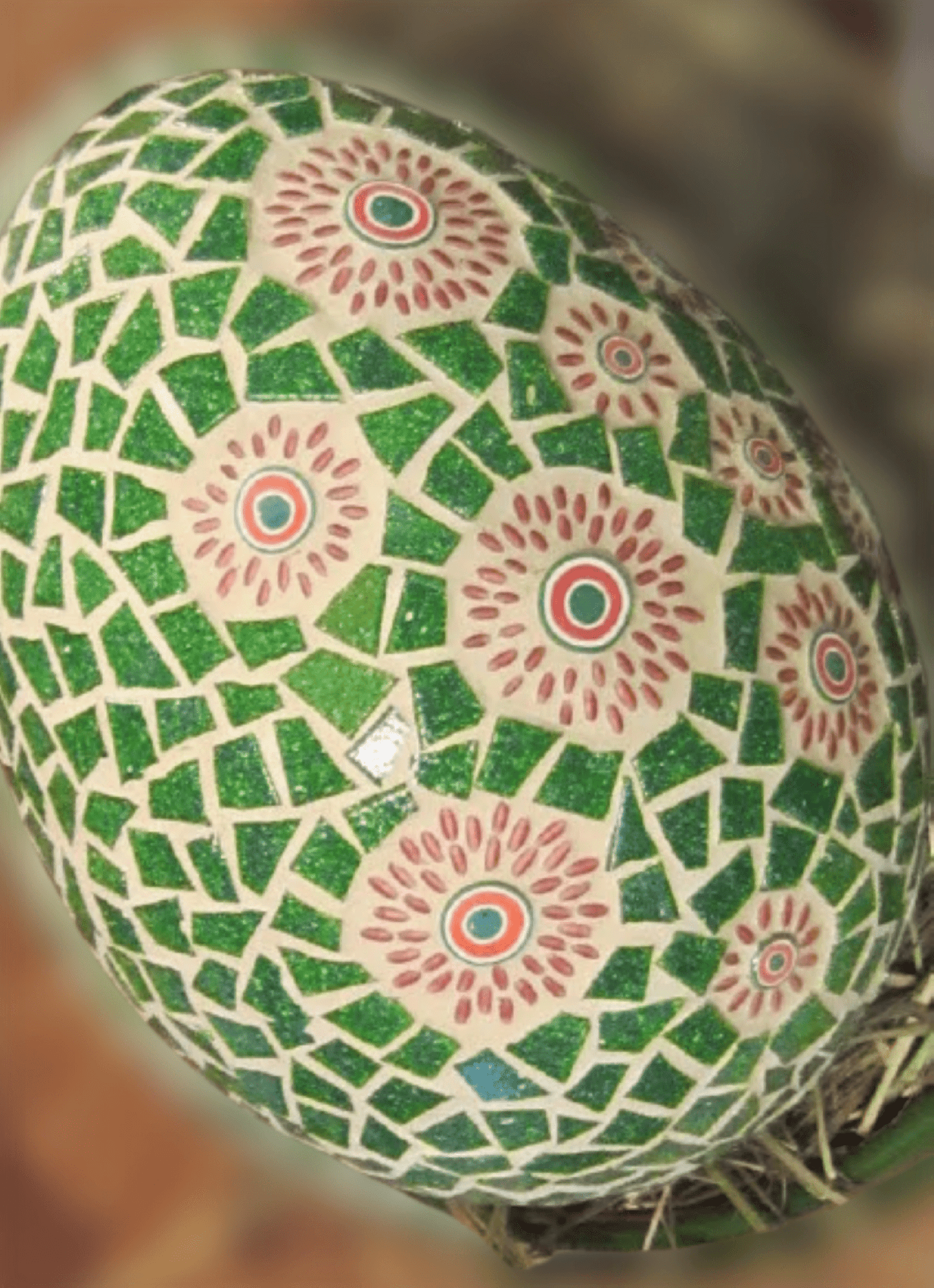 Handgemachtes Osterei grün rot 20 cm hoch - Einzelstück - Mosaikkasten blume Deko für draußen