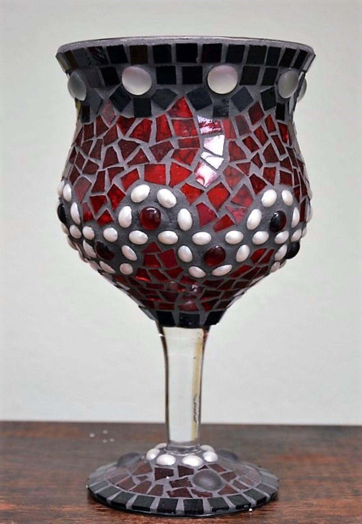 Handgemachtes Windlicht Perlenwelle rot schwarz weiß 25 cm hoch - Mosaikkasten aus alt mach neu dekoidee