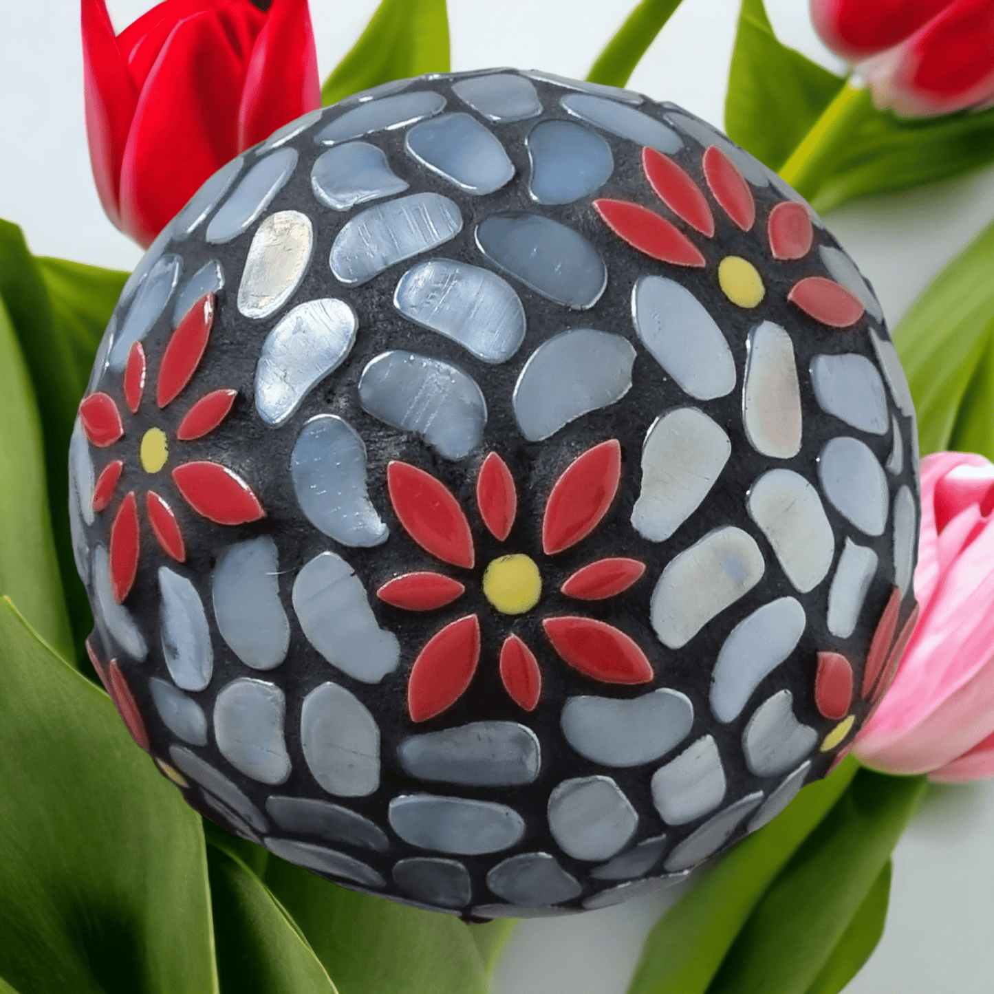 Mosaik Gartenkugel in 2 Größen grau rot - Rosenkugel Dekokugel Stele - Mosaikkasten blume deko