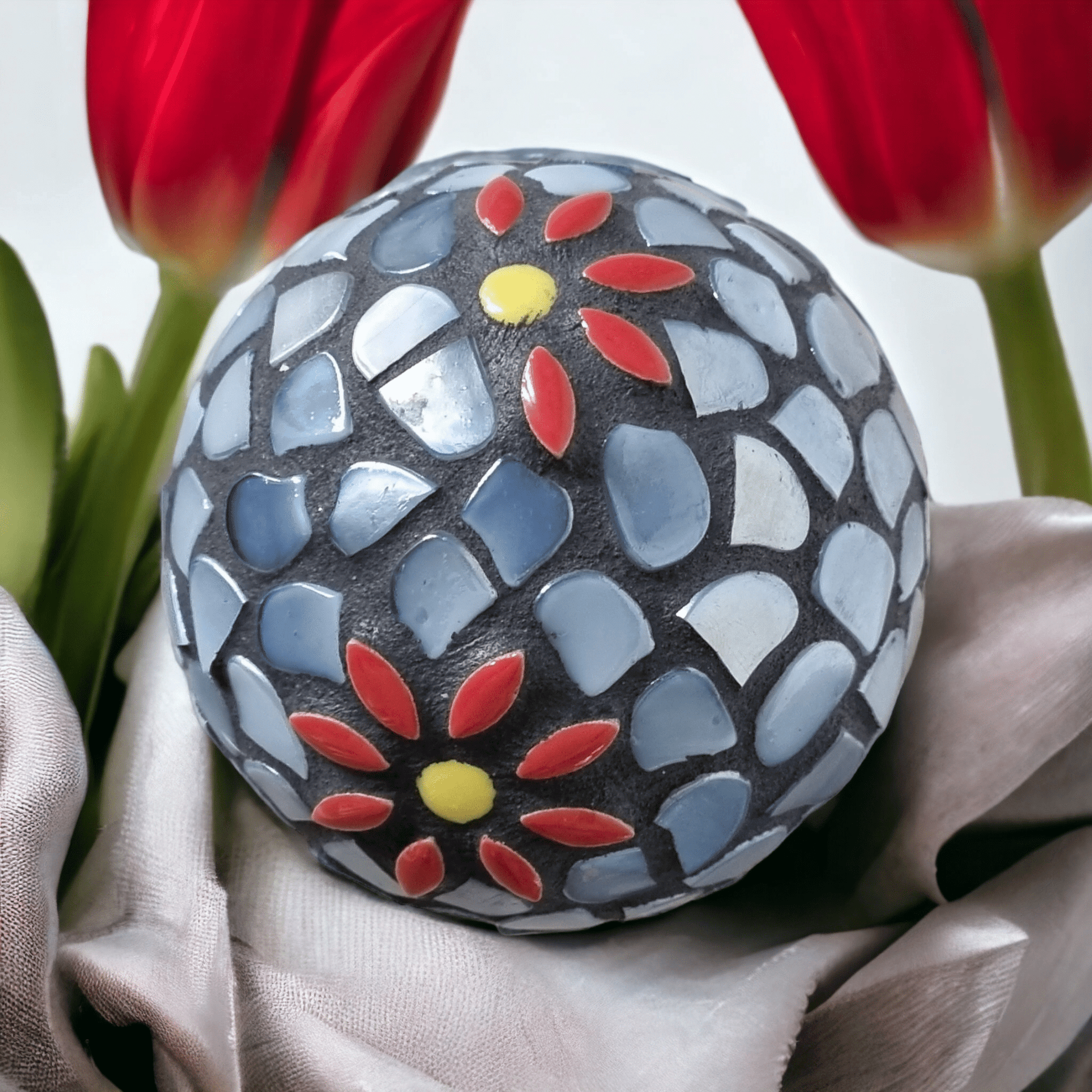 Mosaik Gartenkugel in 2 Größen grau rot - Rosenkugel Dekokugel Stele - Mosaikkasten blume deko