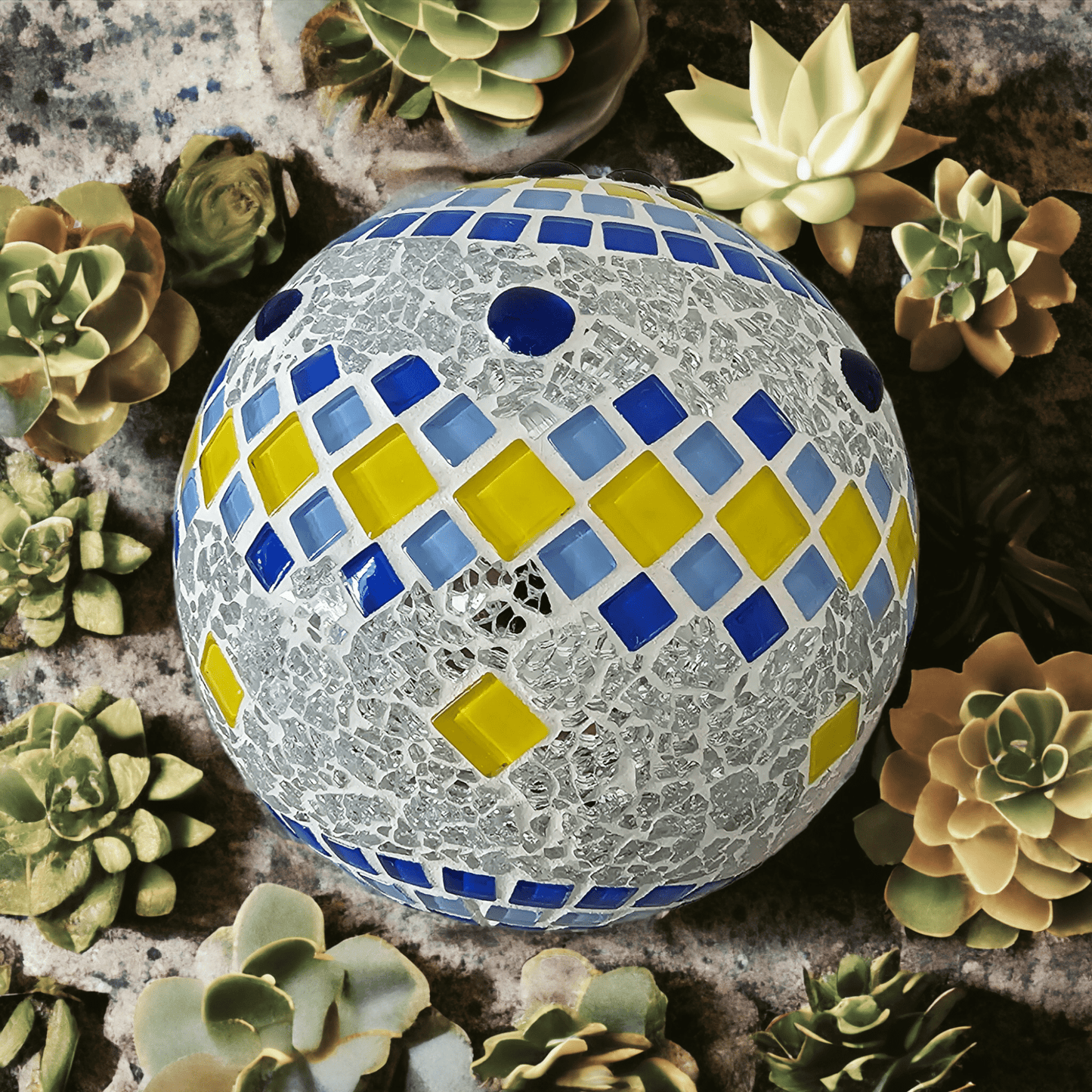 Mosaik Rosenkugel blau gelb silber 15 cm - handgemacht Dekokugel Gartenkugel - Mosaikkasten blau deko