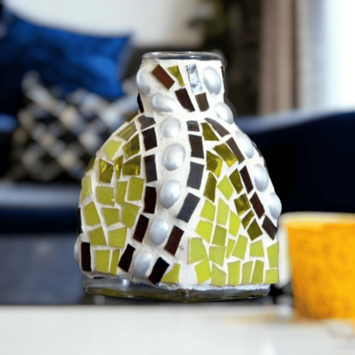 Mosaikdeko Perlentraum gelb 95 mm cm hoch – Einzelstück - handgemacht - Räucherstäbchenhalter Duftspender Vase #0126 - Mosaikkasten aus alt mach neu braun